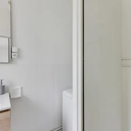 Appartement Budget Apart With Balcony Near Paris Bondy