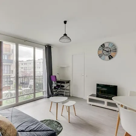 Budget Apart With Balcony Near Paris Bondy