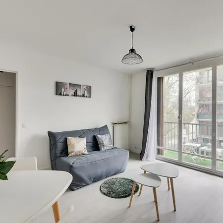Budget Apart With Balcony Near Paris Appartement